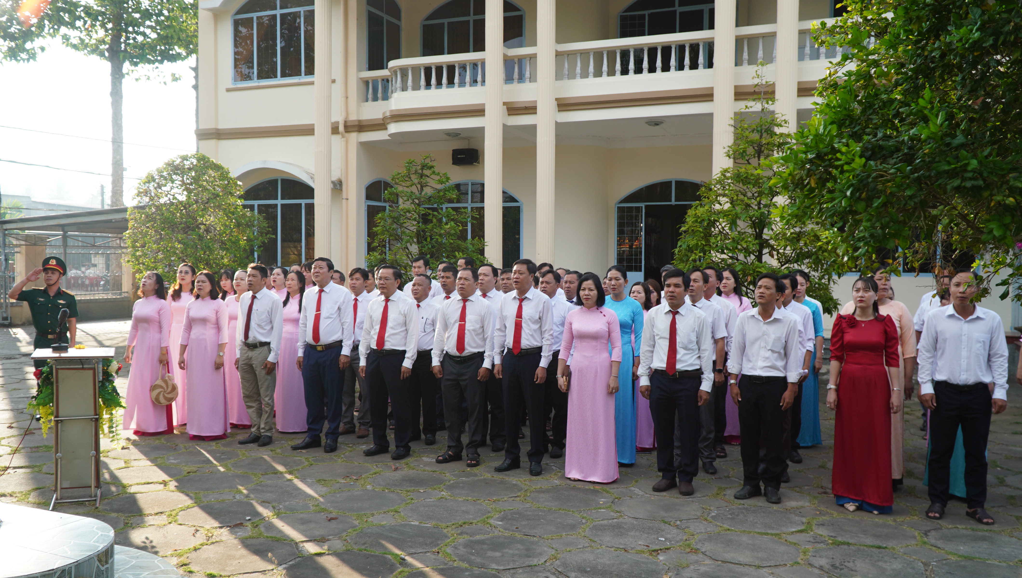 Tiểu Cần:
Học tập và làm theo tư tưởng, đạo đức, phong cách Hồ Chí Minh qua mẫu chuyện “Nước nóng, nước nguội”
