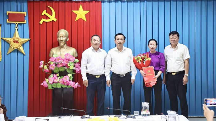 Tiểu Cần: Công bố quyết định về công tác cán bộ