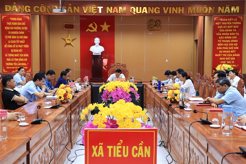 Tiểu Cần: Tham dự Hội nghị trực tuyến bồi dưỡng, cập nhật kiến thức, kỹ năng về công tác xây dựng Đảng