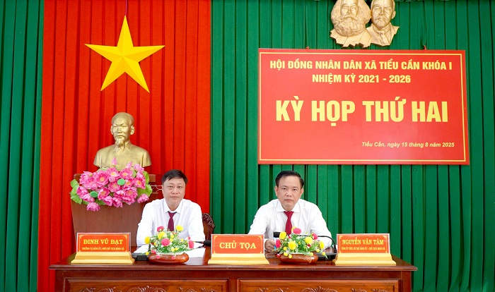 Kỳ họp thứ hai HĐND xã Tiểu Cần khóa I, nhiệm kỳ 2021 - 2026 thông qua 09 nghị quyết quan trọng