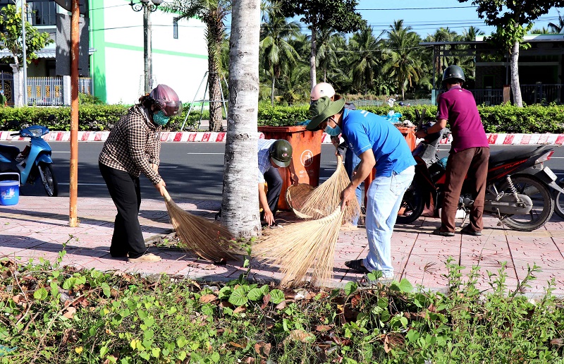 Tiểu Cần: Ra quân thực hiện dọn dẹp vệ sinh môi trường