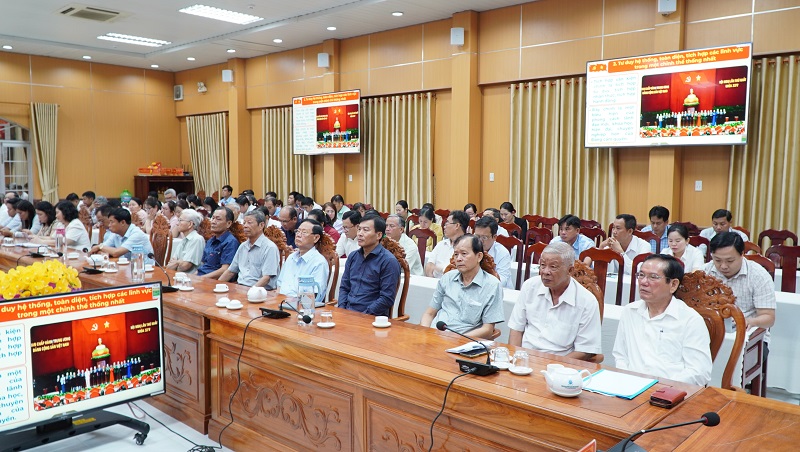 Tiểu Cần: Tham dự hội nghị nghiên cứu, học tập, quán triệt và triển khai thực hiện Nghị quyết Đại hội XIV của Đảng