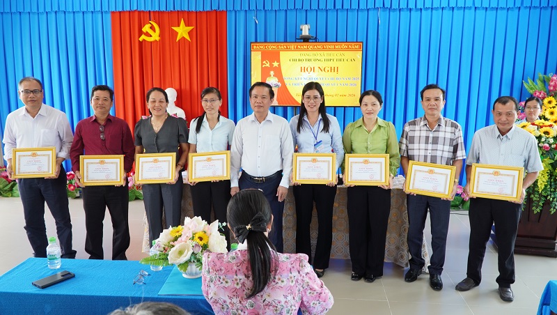Tiểu Cần: Trường THPT Tiểu Cần tổng kết tình hình thực hiện Nghị quyết năm 2025