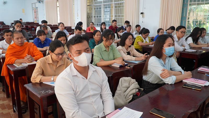 Tiểu Cần: Khai giảng lớp bồi dưỡng nhận thức về Đảng và chuyên đề “Chủ nghĩa yêu nước Việt Nam” khóa I năm 2026