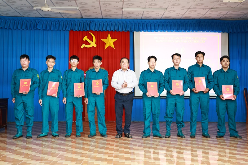Tiểu Cần: Kết nạp mới 46 công dân tham gia Dân quân tự vệ năm 2026