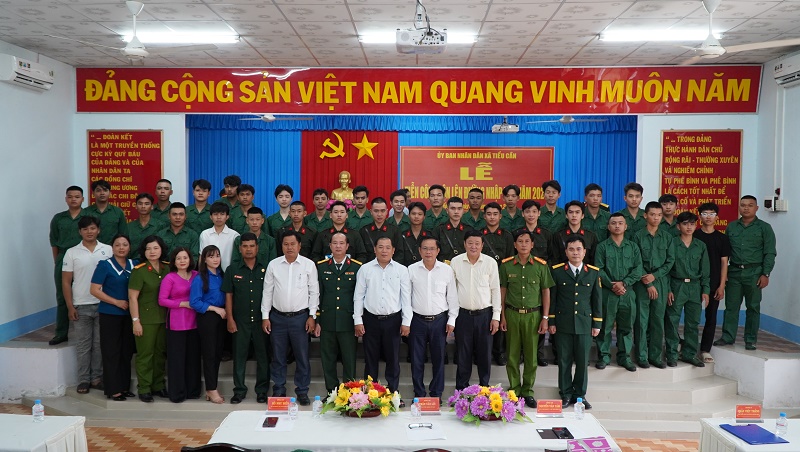 Tiểu Cần: Tổ chức tiễn thanh niên lên đường nhập ngũ năm 2026