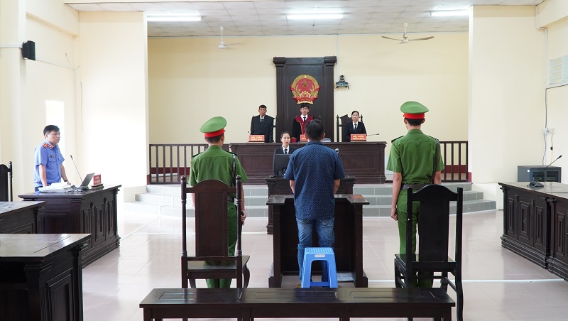Tiểu Cần: Xét xử sơ thẩm vụ “Vi phạm quy định về tham gia giao thông đường bộ”