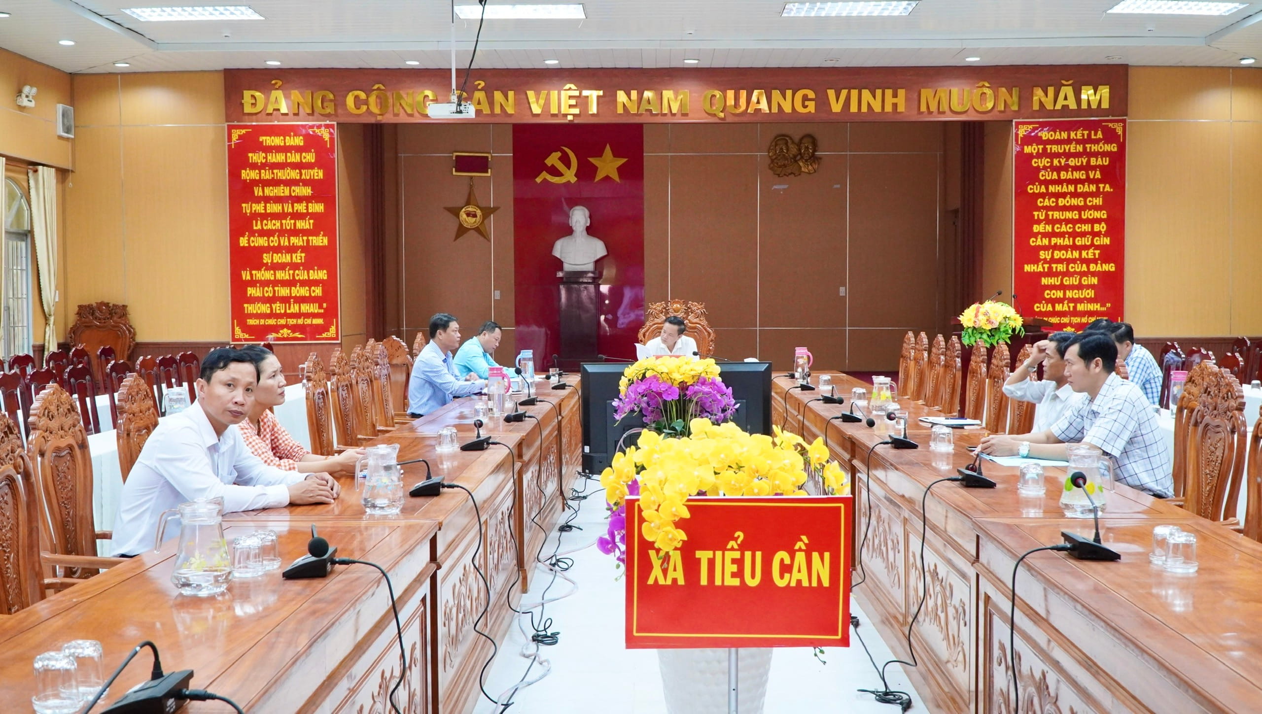 Tham dự hội nghị trực tuyến về tiến độ triển khai các công trình, dự án trọng điểm
