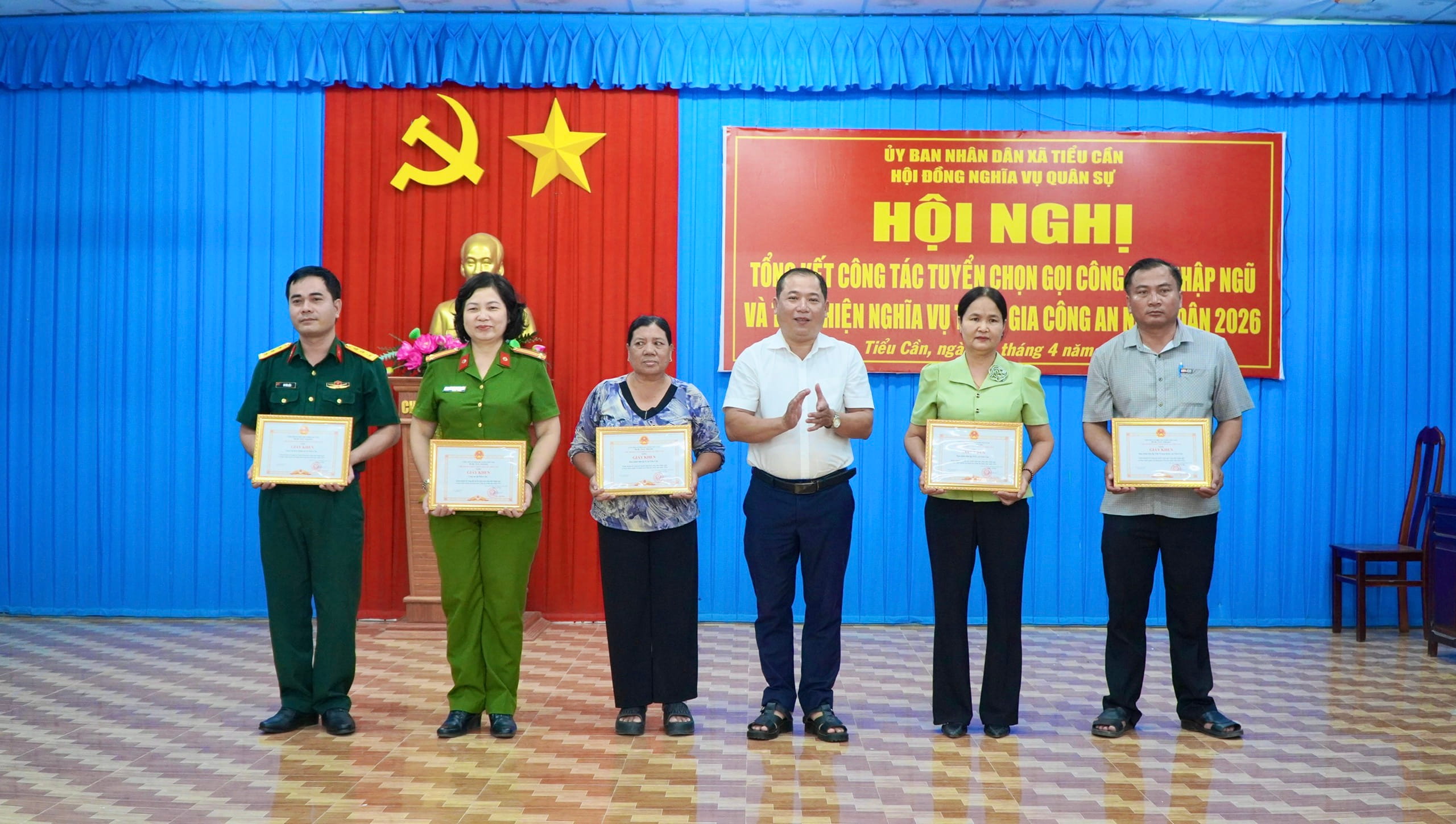 Khen thưởng nhiều tập thể, cá nhân có thành tích tiêu biểu trong công tác tuyển chọn gọi công dân nhập ngũ năm 2026